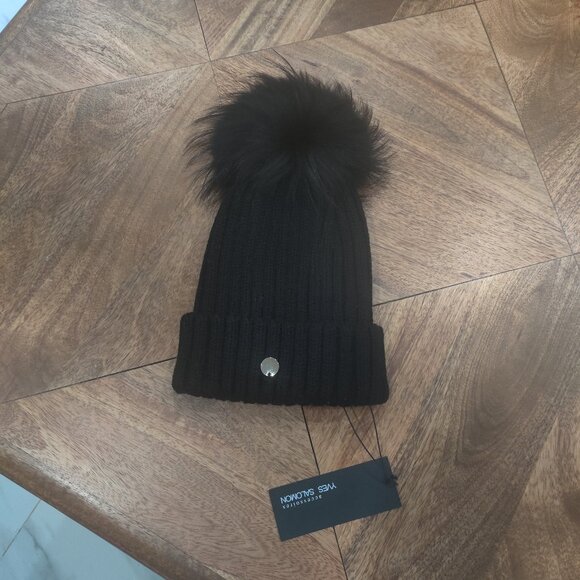 YVES SALOMON Knitted Beanie Cap One Size Finn Raccoon Fur Pom Pom $468.00